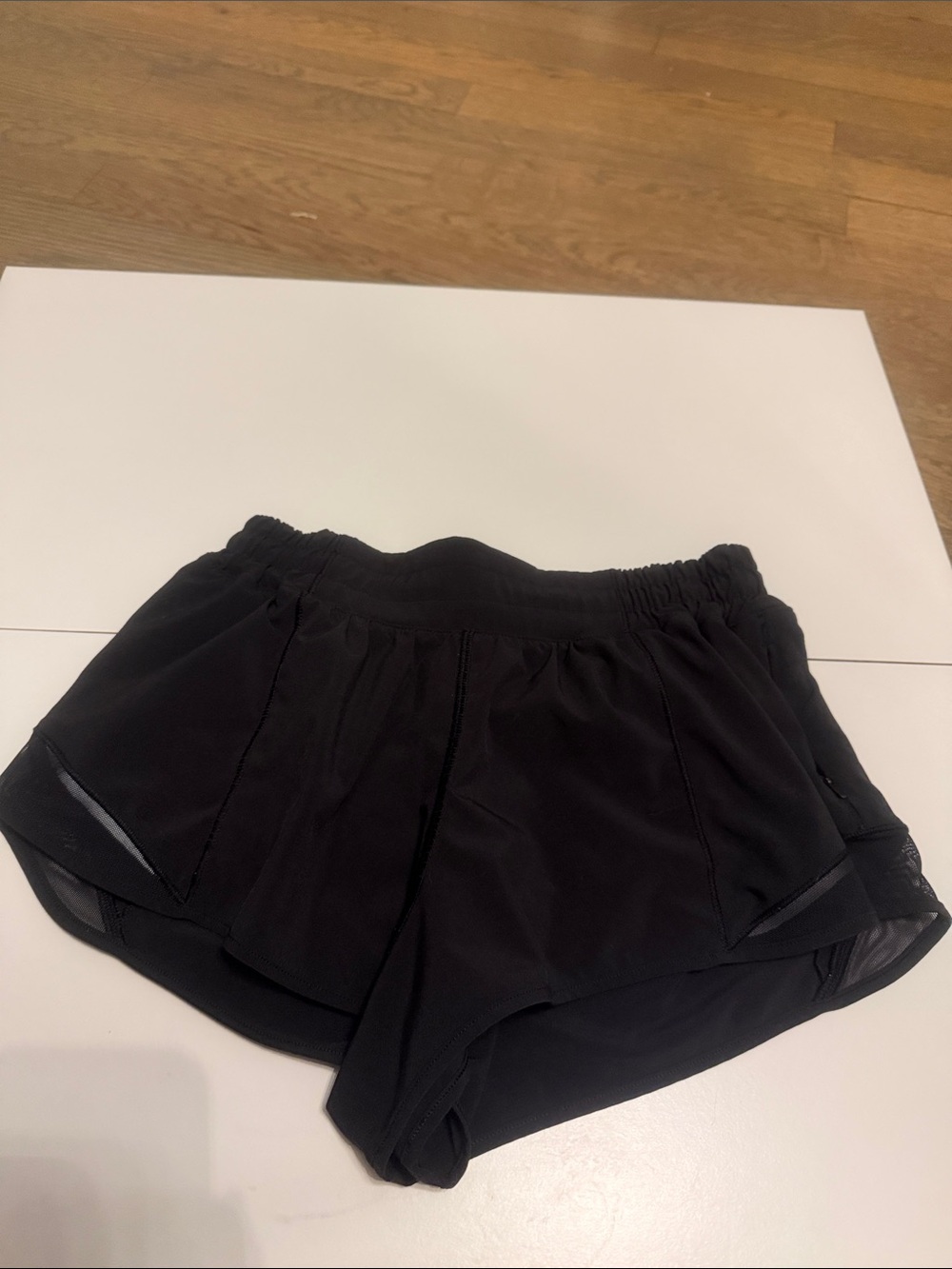 Lululemon 2.5” black Hotty Hots